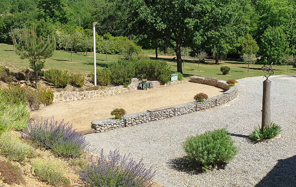 Le terrain de pétanque